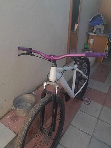 Dağ velosipedi – 26” təkərlər, disk əyləclər - Çərçivə: Alüminium, ağ