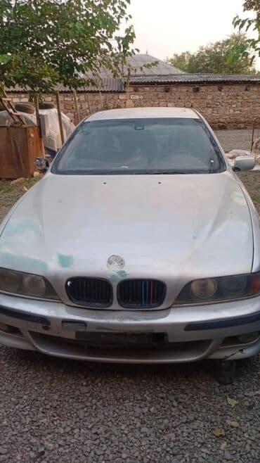 akkumlyator satışı: Gümüşü rəngli BMW M5 avtomobili, sedan kuzov tipinə malikdir — 3