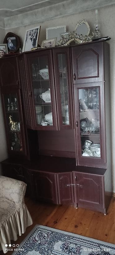 kitab refi satilir: Б/у, Сервант, Румыния — 1