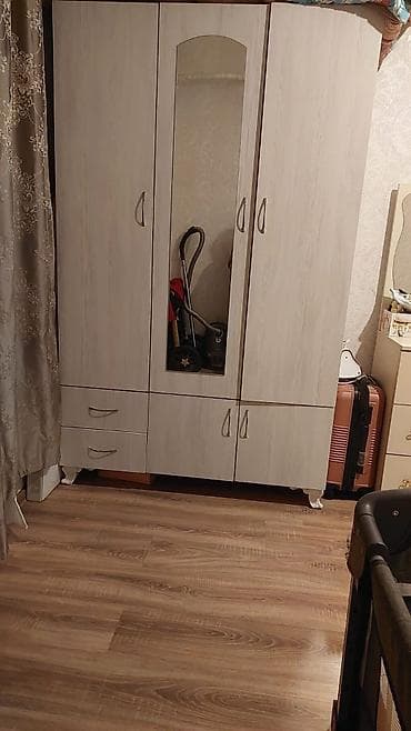 İşlənmiş, 3 qapılı, Güzgülü, Ağ, Digər material, Açılan, Düz dolab