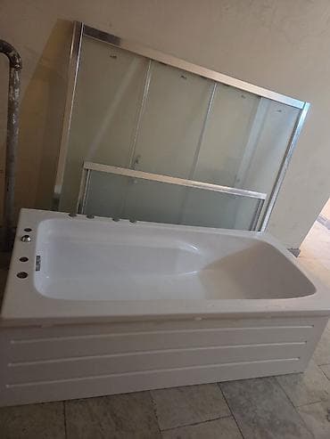 Hidromasaj funksiyalı akril vanna + şüşə duş kabinası paneli -