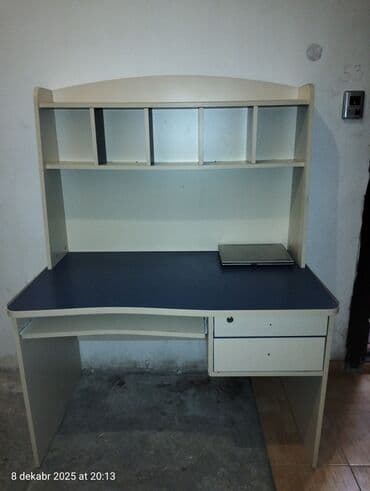 Табуретки на заказ: Прямой стол, С полками, С выдвижными ящиками, Ламинат простой — 1