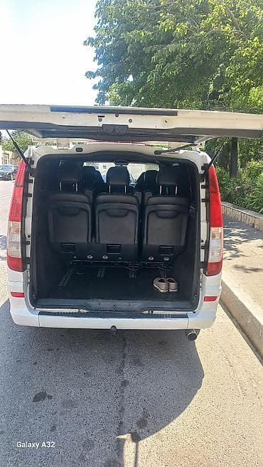 Nəqliyyat: Mercedes-Benz Vito: 2.2 l | 2010 il Van/Minivan — 3