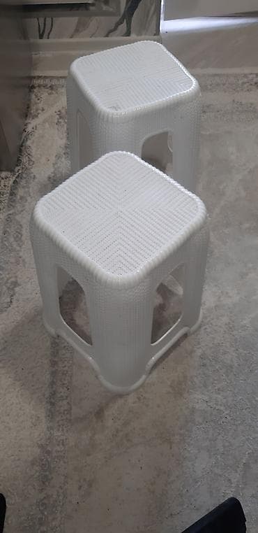 Mətbəx üçün, İşlənmiş, Açılmayan, Dördbucaq masa, 2 stul