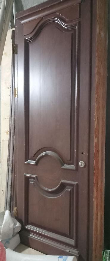 Klassik dizaynlı taxta giriş/qapı yarpağı - Material: massiv ağac — 1