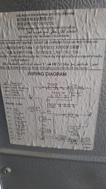 panel radiator: İki qapılı soyuducu (üst hissədə dondurucu) Xüsusiyyətlər: - Korpus — 8