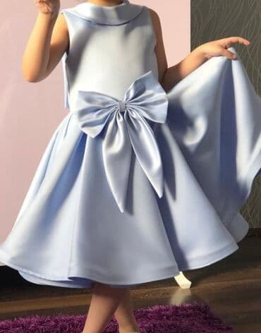 qiz usagi ucun ad gunu tortlari: Uşaq üçün zərif don – açıq mavi rəngdə, atlas parıltılı toxumadan. - — 1