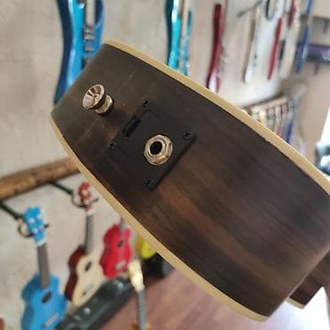 gitara çexolu: Elektro ukulele Smiger GUC-500C Material:Şam ağacı İstehsalşı:Çin — 3