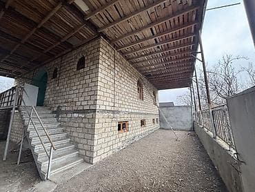 Qarajlar: Satılır: həyəti və qaraj/saxlama sahəsi olan geniş mənzil/ev - Ümumi — 9
