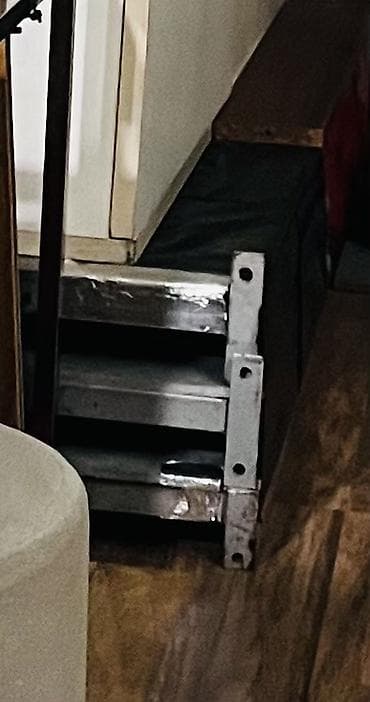 Berk metaldan qalin stenkali. Usileni guclendirilmiw, 4 dene refdrn