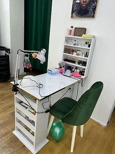 Nigar3. Dırnağ masası satılır əla vəziyyətdədir. 120 azn ünvan — 1