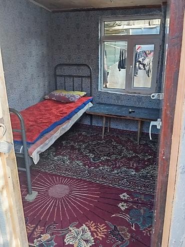 Kirayə verilən kiçik otaq - 1 otaqlı, ayrıca girişli. - Pəncərəli və