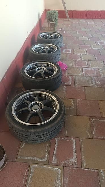 4 ədəd yüngül lehimli disk və təkər komplekti. – Ölçü:18 – Bolt