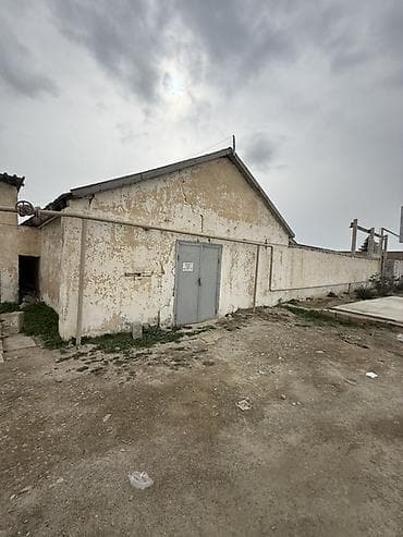 2 terefden giris, qapali heyet,muhafize.Lökabatana yaxın erazi