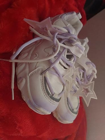 uşaq qış krossovkaları: 35e alnib 2,3 defe geynlib deye 15e satram,istryrn vatsapa yazsin — 2