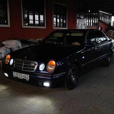 Mercedes-Benz 230: 2.3 l | 1996 il Sedan