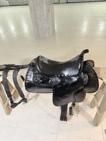 Xaltalar, qayışlar və tasmalar: Məhsul: At yəhəri və komplekt dəri avadanlıq Təsvir: - Rəng: qara — 2