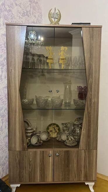 Сельско-хозяйственное оборудование: Стеклянная витрина-шкаф — 2