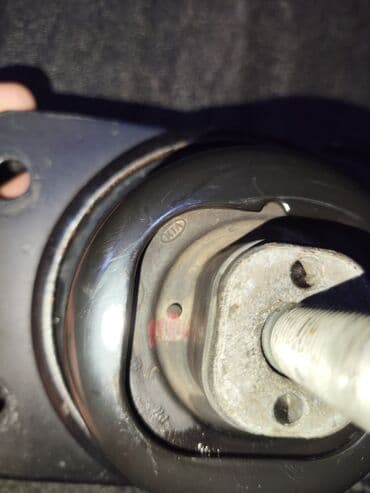 Soyutma və qızdırma sistemləri: Kia ve Hyundai avtomobilləri üçün mühərrik dayağı. Bu dayaq mühərriki — 3