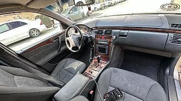 elektrik maşınlar: Mercedes-Benz E‑Class W210 sedan - Ban növü: sedan, 4 qapı - Rəng — 7