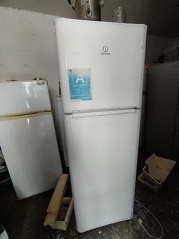 2 qapılı Indesit Soyuducu Satılır, rəng - Ağ