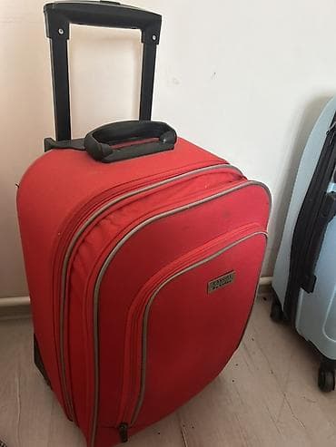 Qırmızı rəngli tekstil səyahət çamadanı - Brend/plaket: Favore by