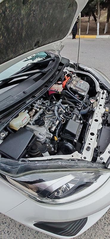 honda azerbaycan: Toyota Aqua Hybrid (ağ rəng, hatchback) - Yapon istehsalı hibrid — 9