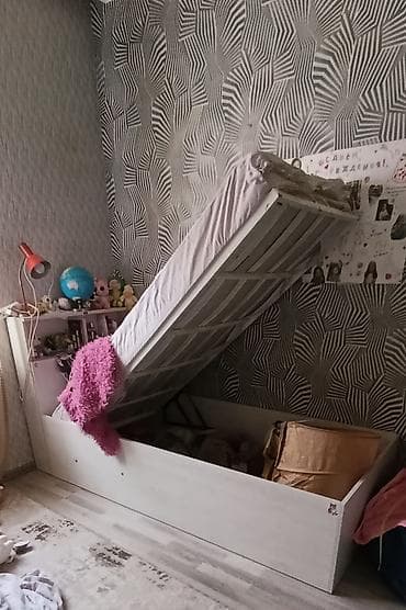 tek divan: Oğlan və qız üçün, Çarpayı, Bazalı, Matras ilə, Siyirməsiz — 1