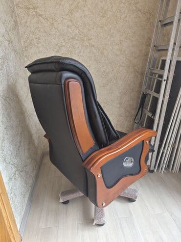 директорское кресло: Новый, С колесиками, Рукояти не регулируются, Кожзаменитель — 3