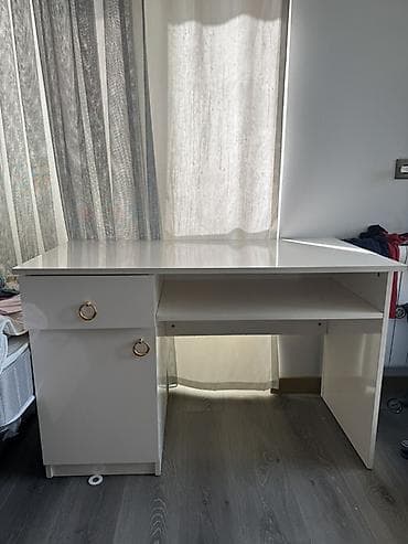 ders stol: Düz masa, Polkalı, Siyirməli, Parlaq laminat — 1