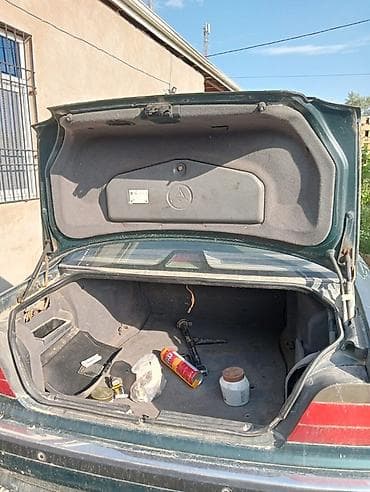 moto skuter: BMW 7 Series E38. Avtomobil göründüyü kimi mühərrik xanada balaca — 4