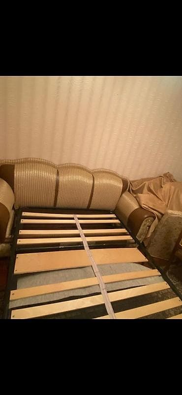divan: Klassik üslubda yumşaq mebel dəsti - Tərkibi: 3 nəfərlik divan + 2 — 4