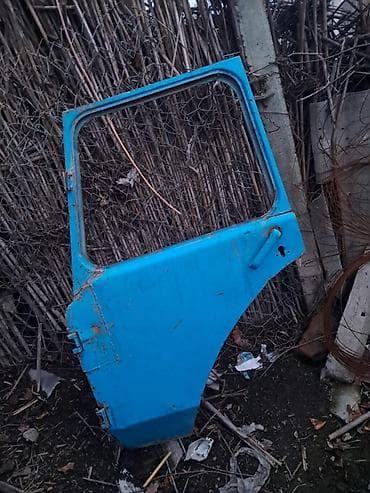 kompressor 25l: Mavi rəngli təkərli kənd təsərrüfatı traktoru və qoşqu dəsti — 5