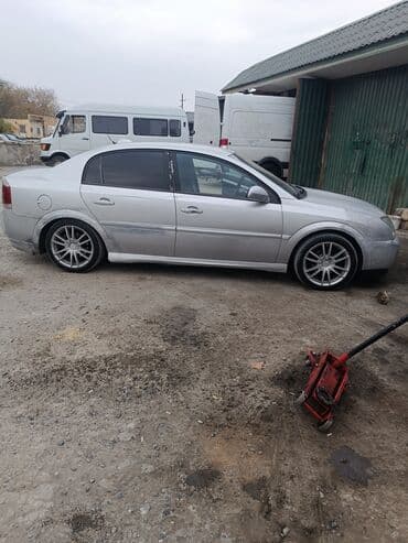 Avtomobil alışı: Model: Sedan, gümüşü rəng Kuzov: 4 qapılı, arxa şüşələr — 2