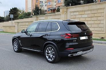 qaz2410 satisi: BMW X5 – qara rəngli, premium sinif SUV Xarici xüsusiyyətlər: - Böyük — 2