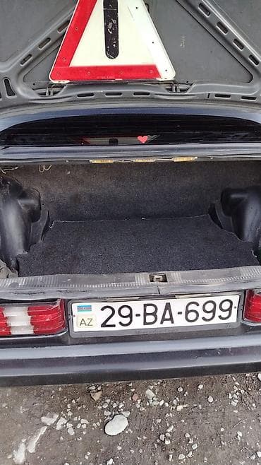 usax masini: Mercedes-Benz 190: 2 l | 1990 il Sedan — 2