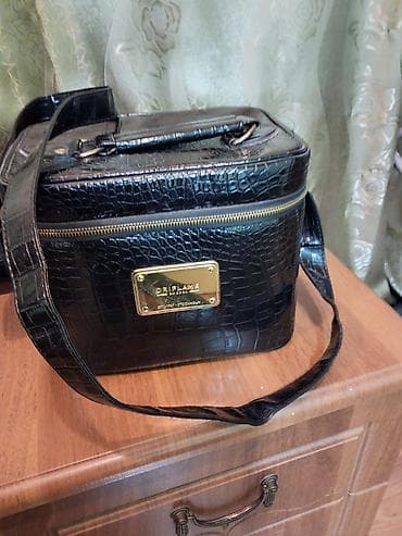 koja yubkalar: Oriflame makiyaj/kozmetik çantası - Rəng: qara, timsah naxışlı parlaq — 2