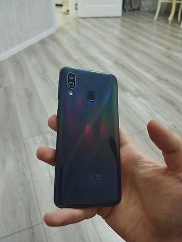 Samsung Galaxy A40, 64 GB, İki sim kartlı