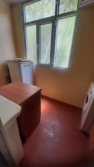 Menzil Bileceri qesebesinde Ploşadin ve 300 nomreli mektebin yaninda — 3