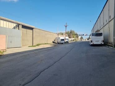 продажа и аренда домов: Anbar üçün geniş sahə. 650 m² anbar 3300 manata icarəyə verilir. Suyu — 3