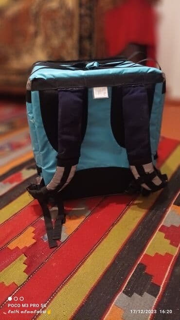 Restoran manqalları: Salam. WOLT kuryer sumkası satılır kurtkası ilə birlikdə. cırığı — 3