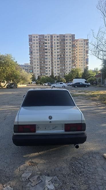 avcarka satılır: Model: Tofaş Şahin (sedan) Rəng: Gümüşü/boz, qara bamperlər Kuzov: 4 — 5