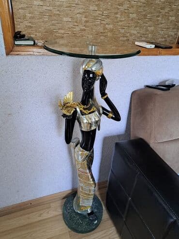 xan çinar: Jurnal masası, Açılmayan, Şüşə, Yumru masa — 1