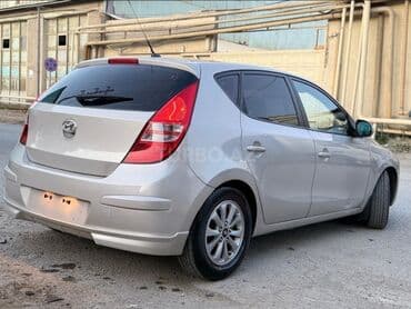 tofaş satış: Hyundai i30 CRDi, gümüşü rəng, hetçbek kuzov. Xüsusiyyətlər: - Dizel — 17