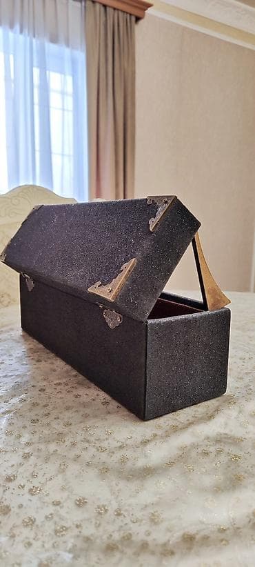 Dekorativ saxlama qutusu – qara rəng, məxməri teksturalı örtük -