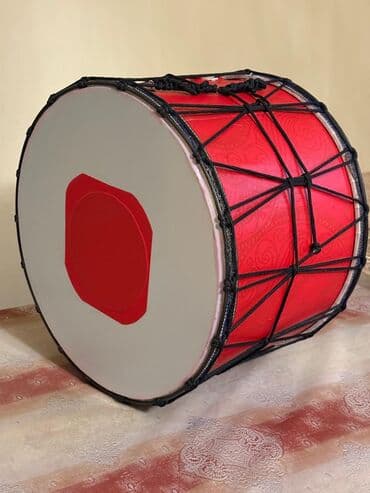 назови соответствующие отрезки на фонарном столбе: Məhsul: LED işıqlı böyük nağara (davul) Təsvir: - Korpus: Qırmızı — 3