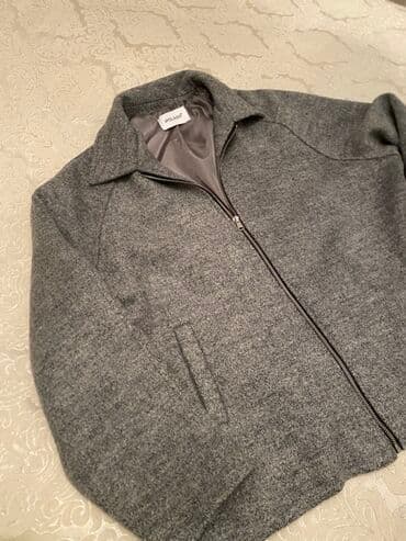 женские кардиганы большого размера: Boğazlı yaxalı, fermuarlı boz rəngdə qadın/kişi üst geyimi (jaket). - — 1