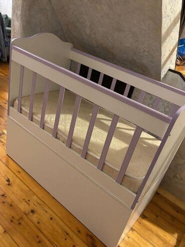 столик на кроватку: Для девочки и мальчика, Б/у, Четырехугольная, Колыбель, С матрасом, Без механизма качания — 2