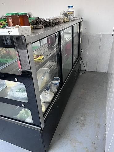 şüşe vitrin: Soyuduculu vitrin – mağaza/kafe üçün - Ön hissəsi qabarıq şüşəli — 3