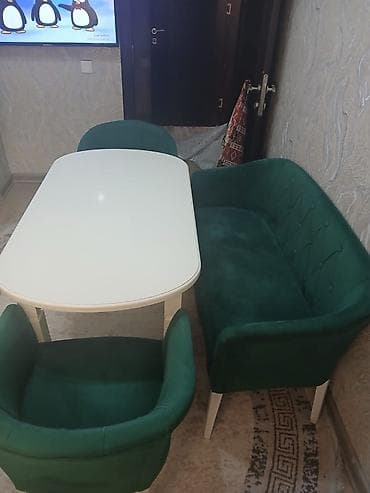 Mətbəx/qonaq otağı üçün kompakt yemək dəsti. Tərkib: - Düzbucağa